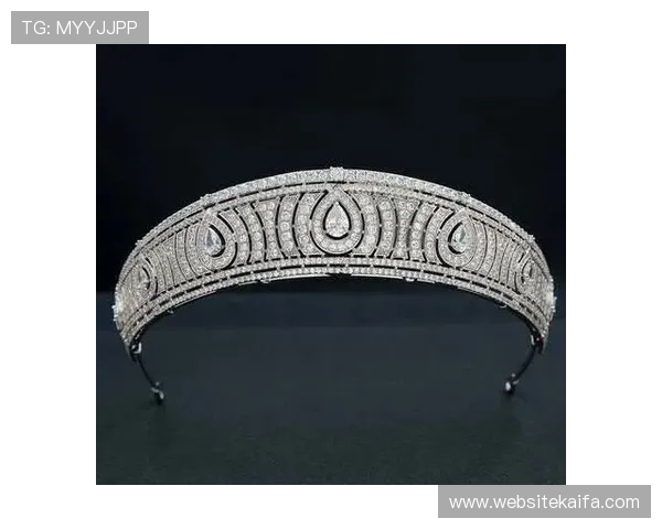 皇冠真实图片高清展示,细节还原皇室奢华气质 皇冠真实图片高清展示,细节还原皇室奢华气质